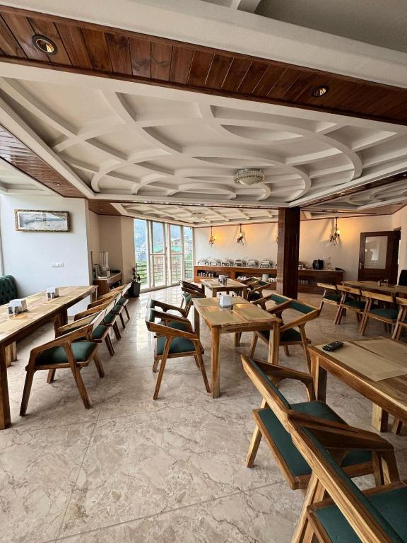 Posezení v ubytování White Season Resort - Mountain View With Premium Rooms # Luxury Stay in Manali