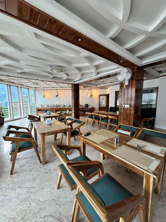 Posezení v ubytování White Season Resort - Mountain View With Premium Rooms # Luxury Stay in Manali