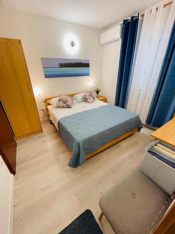 Postel nebo postele na pokoji v ubytování Apartmens and Rooms Madunic V