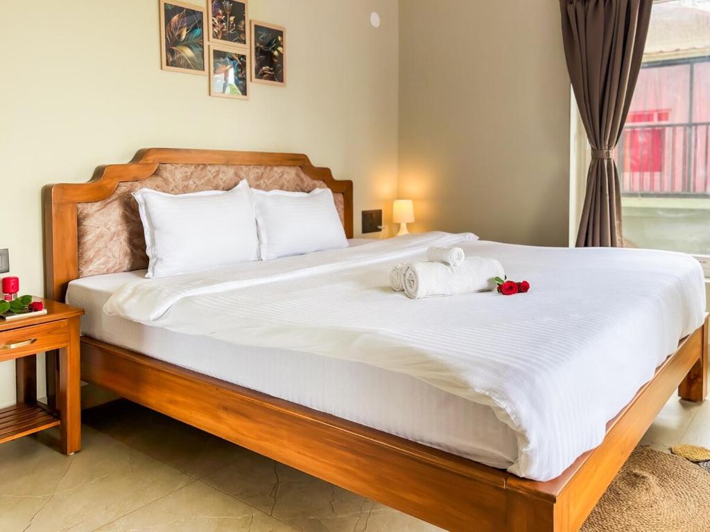 Postel nebo postele na pokoji v ubytování Riverfront 2BHK Apt Riverview Good Reviews