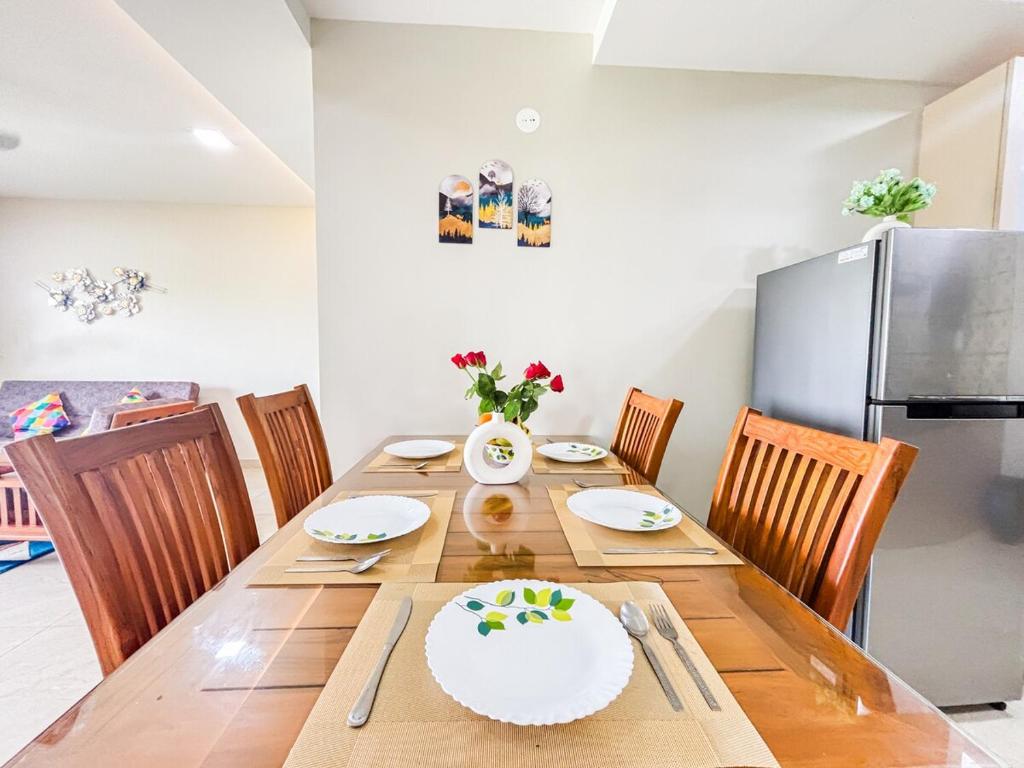 Kuchyň nebo kuchyňský kout v ubytování Riverfront 2BHK Apt Riverview Good Reviews