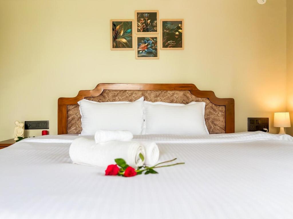 Postel nebo postele na pokoji v ubytování Riverfront 2BHK Apt Riverview Good Reviews