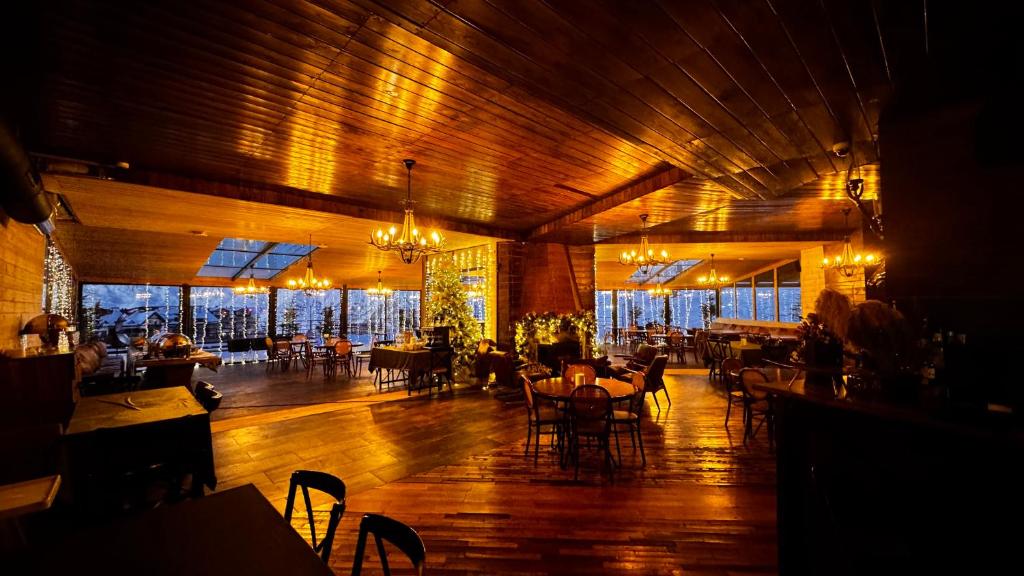 Restaurace v ubytování Go-Gudauri The Atrium Residence