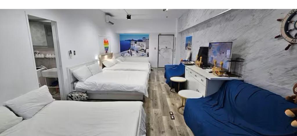 Postel nebo postele na pokoji v ubytování 台北寵愛之家 taipei favor inn-寵物友善小栈