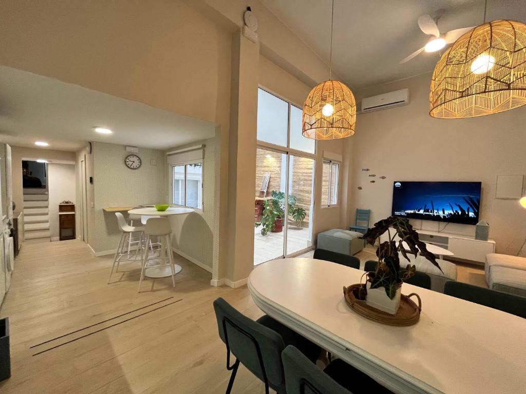 a living room with a couch and a table at EcoCasa 12PAX perfecta grupos, reforma lujo, junto parada Burjassot metrovalencia, cerca centro Valencia y playa, lavadora, secadora equipamiento total in Burjasot