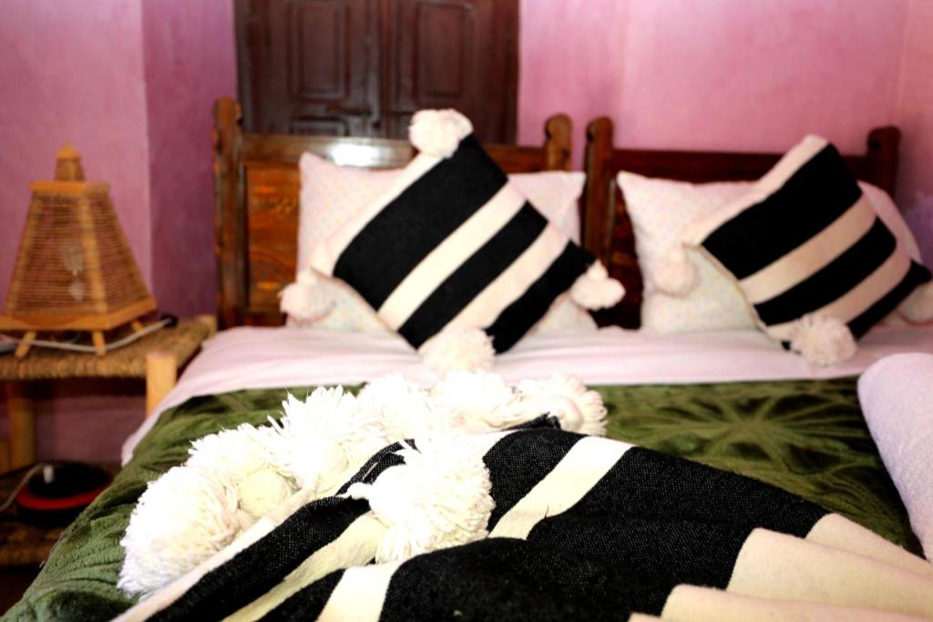 Postel nebo postele na pokoji v ubytování Atlas Kasbah Lodge