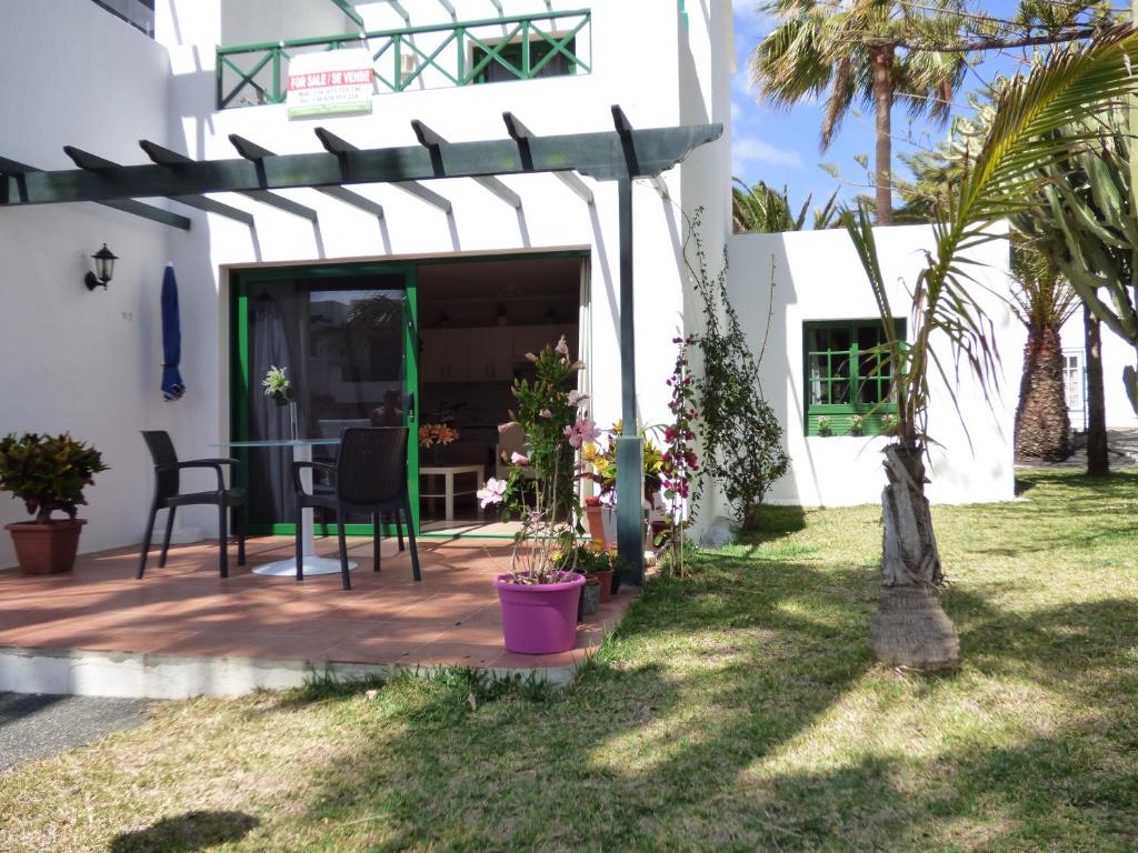 A garden outside Departamento Jose