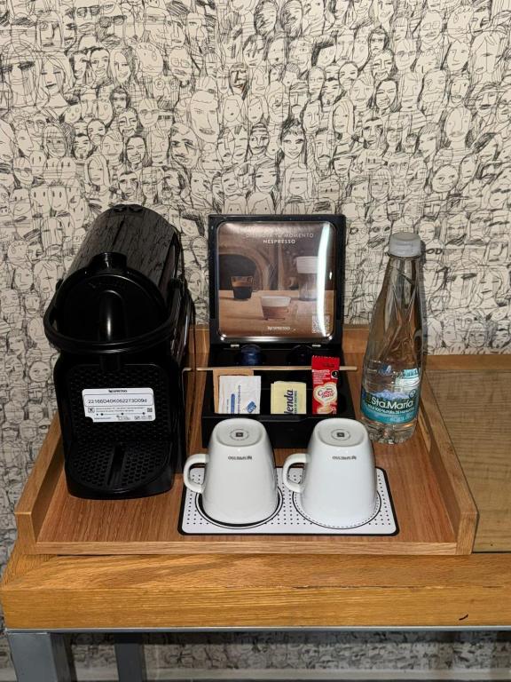 Příslušenství pro přípravu čaje a kávy v ubytování Hotel Perla Central