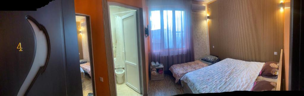 Postel nebo postele na pokoji v ubytování Guest House Kakha