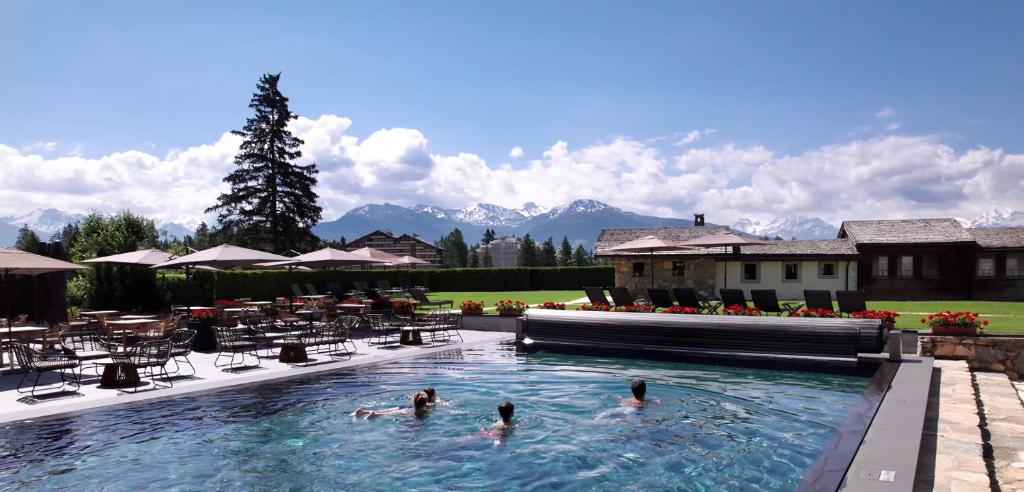 Bazén v ubytování Hotel Etrier nebo v jeho okolí