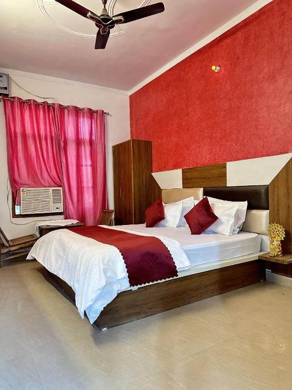 Voodi või voodid majutusasutuse Hotel Mist - Budget AC Rooms Near Chandigarh toas