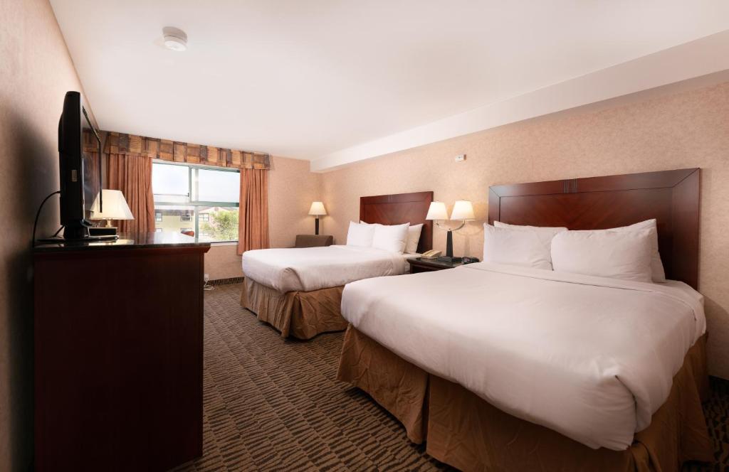 Postel nebo postele na pokoji v ubytování Prestige Aberdeen Lodge Kamloops