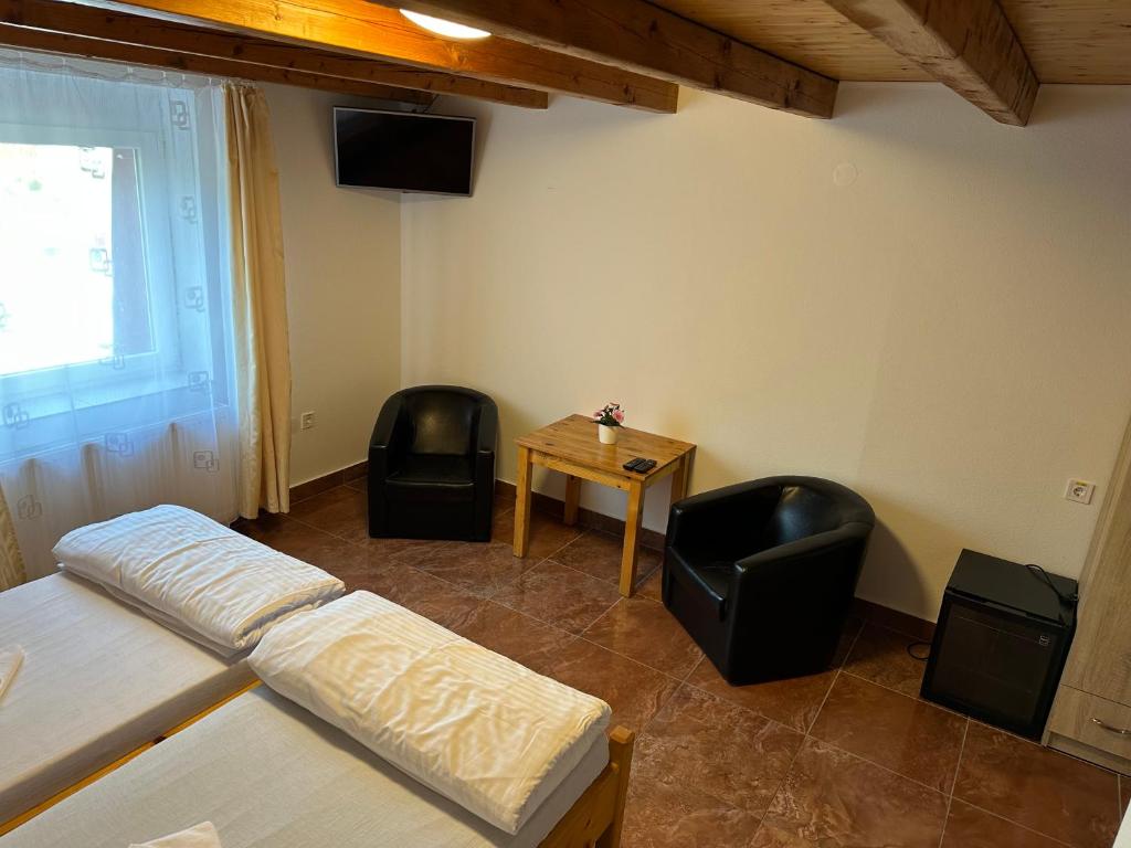 Postel nebo postele na pokoji v ubytování FÜRDŐ PANZIÓ