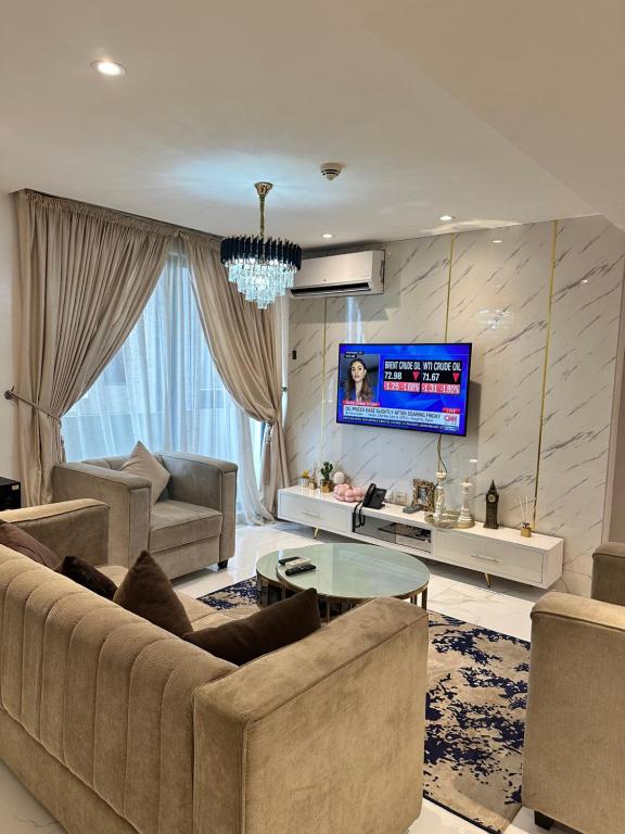 Una televisión o centro de entretenimiento en Luxury two bedroom apartment with gym and WIFI in VI
