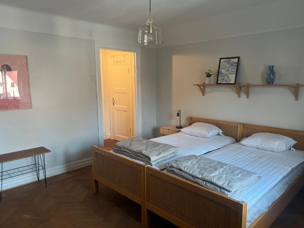 Postel nebo postele na pokoji v ubytování Apartment in Central Ystad