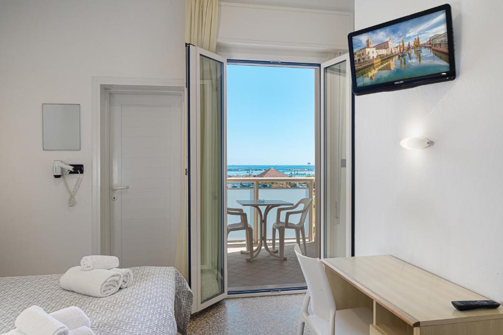 TV a/nebo společenská místnost v ubytování Hotel Altamarea Cesenatico