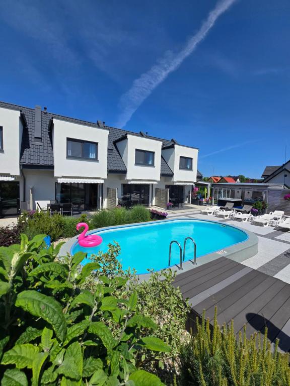 a swimming pool in the backyard of a house at Apartamenty Polanki 2 - Sauna, Jacuzzi, Podgrzewany Basen in Łeba