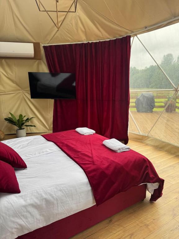 Postel nebo postele na pokoji v ubytování Glamping LA BELLA Suntago