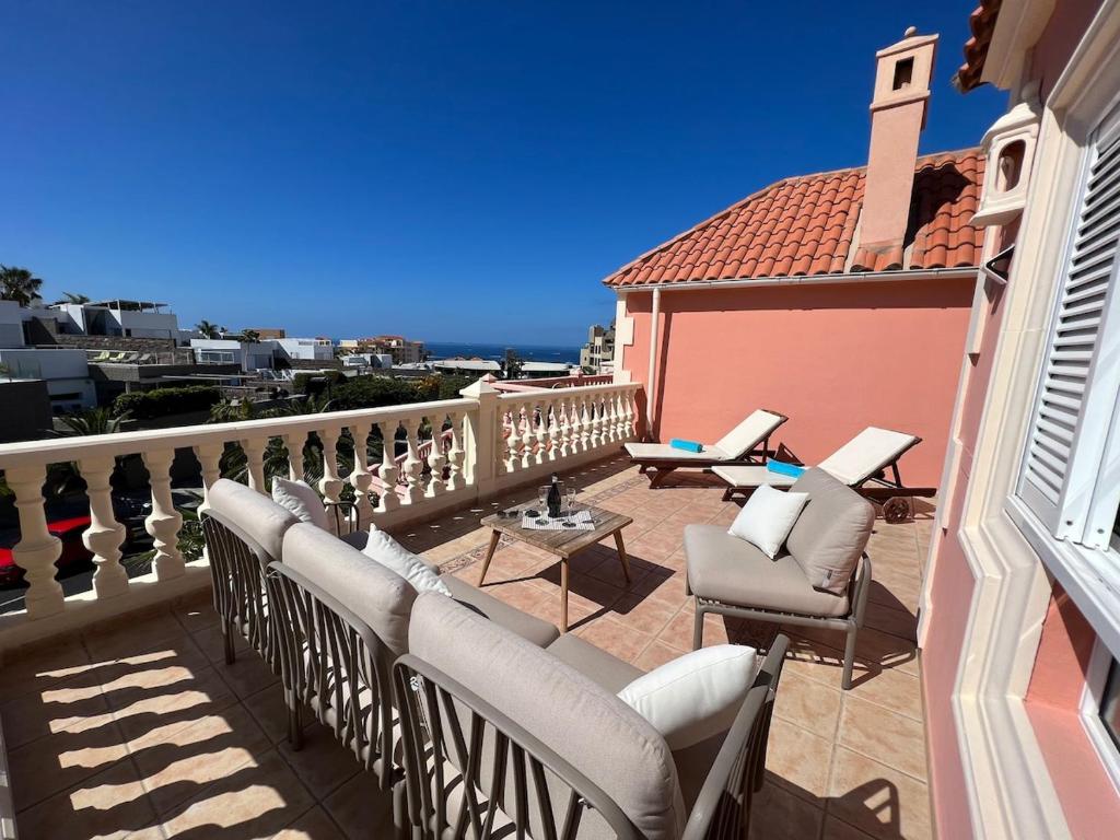 Spacious villa 500 m from the sea! Playa Del Duque
