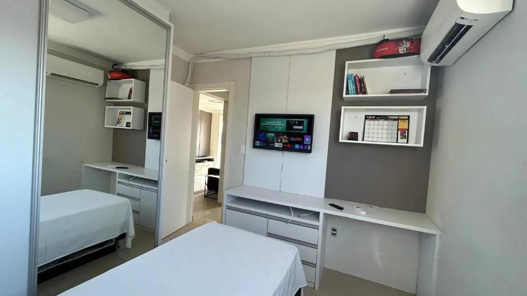 Uma cama ou camas num quarto em Apto Almeida e Moraes Aconchegante em BC