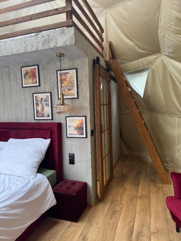 Postel nebo postele na pokoji v ubytování Glamping LA BELLA Suntago