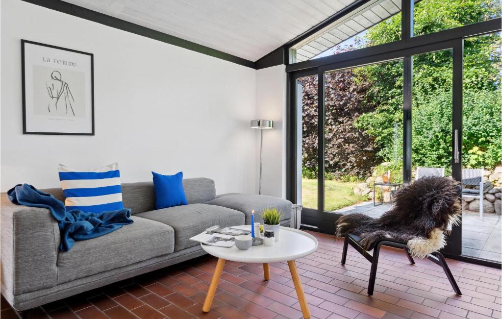 Ein Sitzbereich in der Unterkunft Nice Home In Odder With Wifi