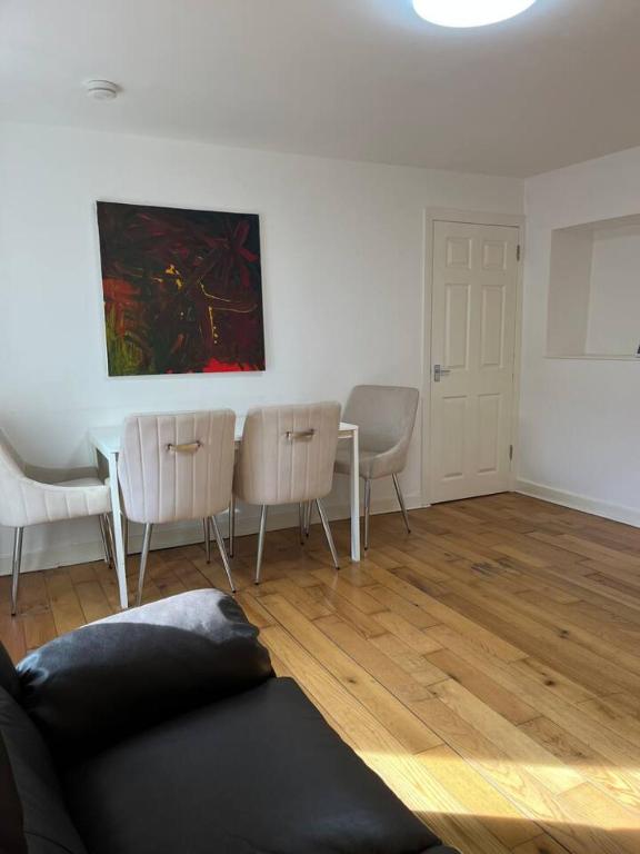 Χώρος καθιστικού στο Lower Mill Apartment