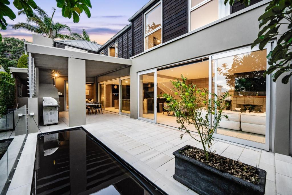 Photo inspiration: Gallery Detail: Luxury City Retreat With Spa And Views In Parnell Auckland