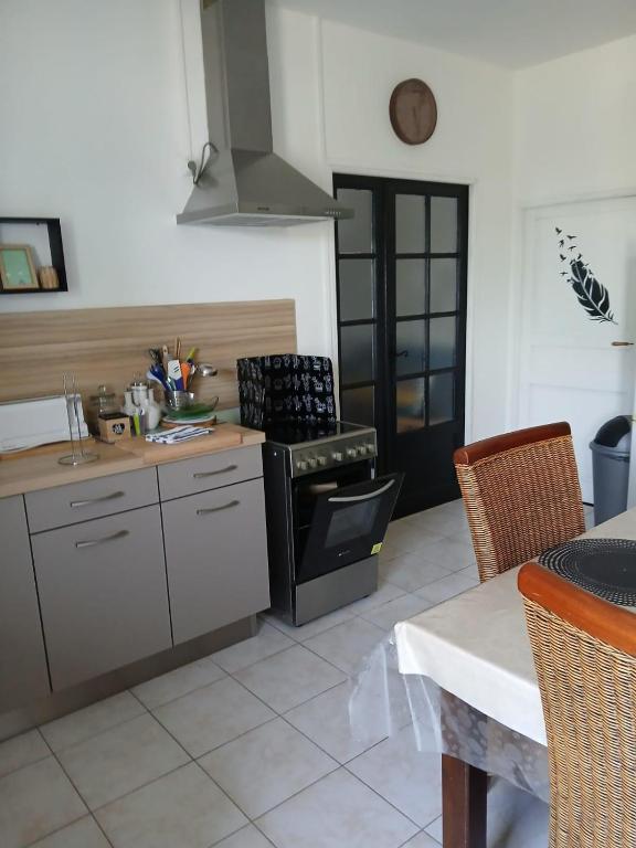 Gite les genêts - Three-Bedroom House