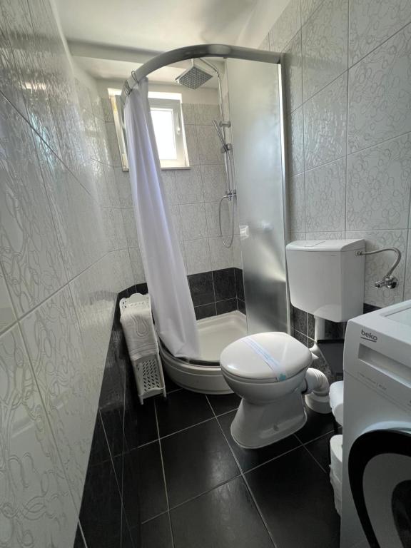Kúpeľňa v ubytovaní Apartment Matijas, 3 bedroom apt with terrace and PARKING