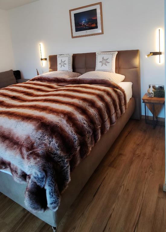 Postel nebo postele na pokoji v ubytování Garni Hotel Belalp
