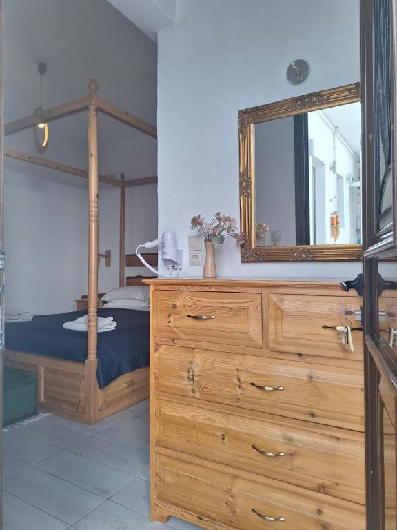Postel nebo postele na pokoji v ubytování Lindos Alley