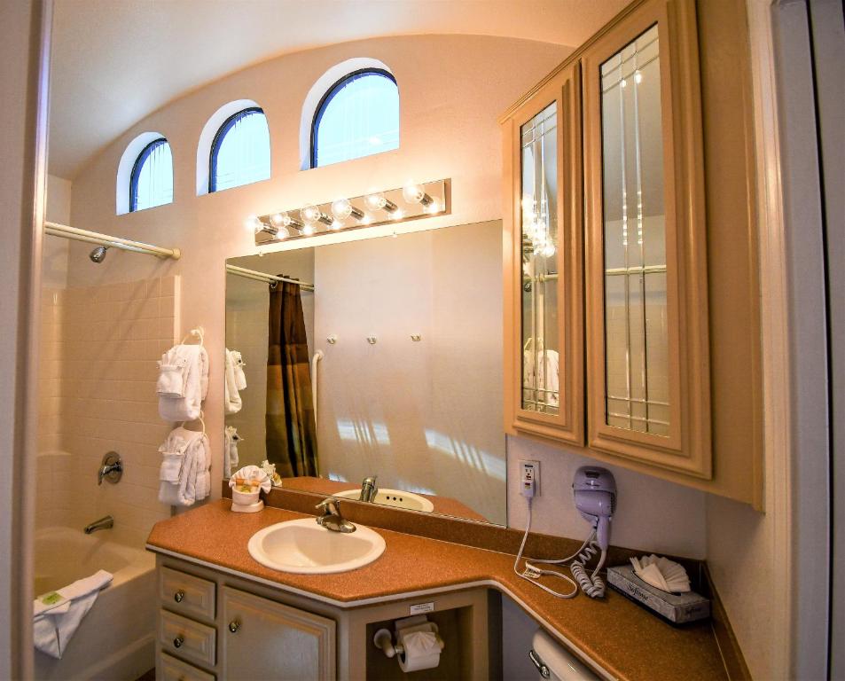 Getaways at Sedona Pines Resort photo