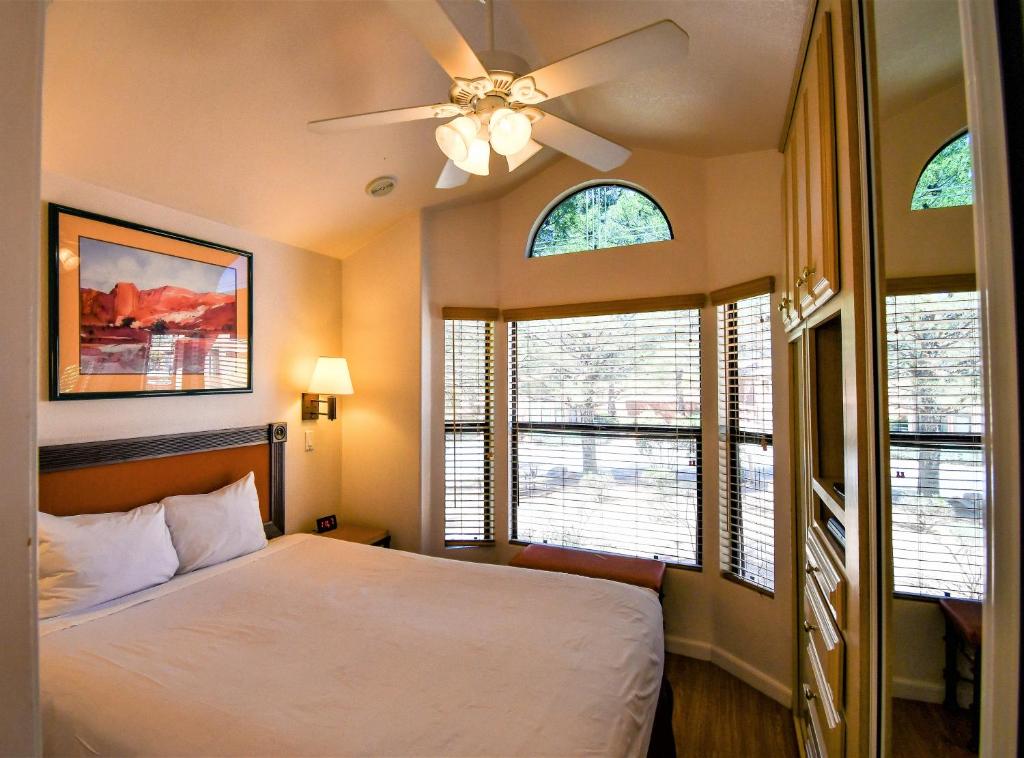Getaways at Sedona Pines Resort photo