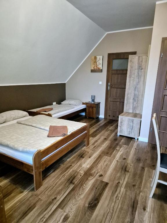 Posteľ alebo postele v izbe v ubytovaní Apartamenty Otylka