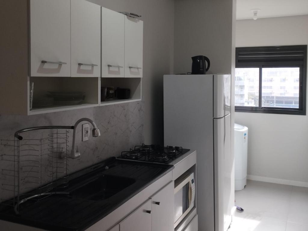 Η κουζίνα ή μικρή κουζίνα στο Apartamento Itapema 3 quartos