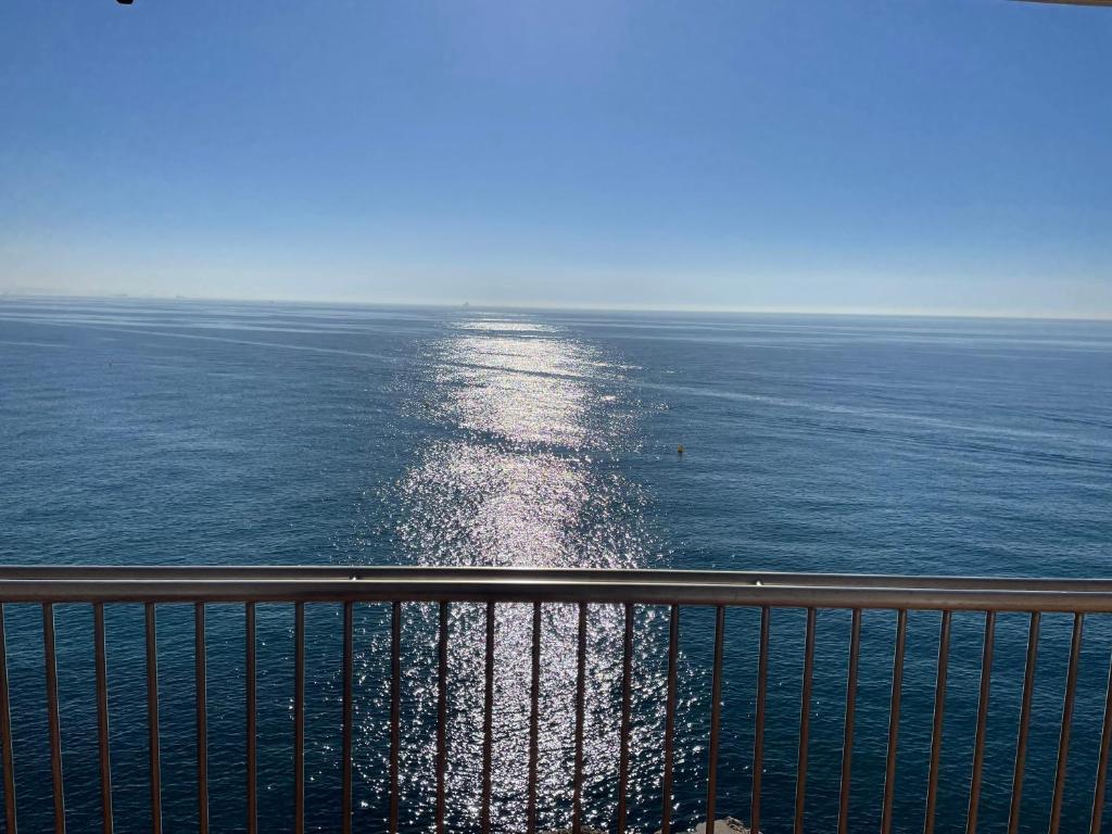 a view of the ocean from a balcony at Le bateau immobile in Salou