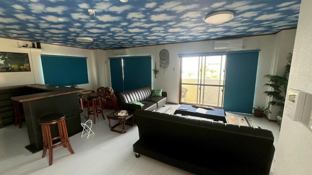 Entire 2nd floor, near the sea, tavern on the 1st floor, maximum 8 people, check out at 12 pm