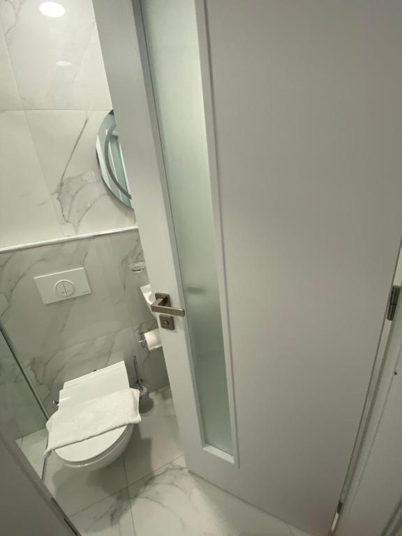 Koupelna v ubytování Tirana Hotel Petite Maison Hermes