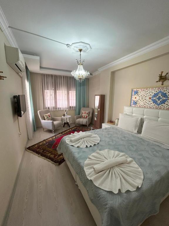 Postel nebo postele na pokoji v ubytování Ephesus Palaces