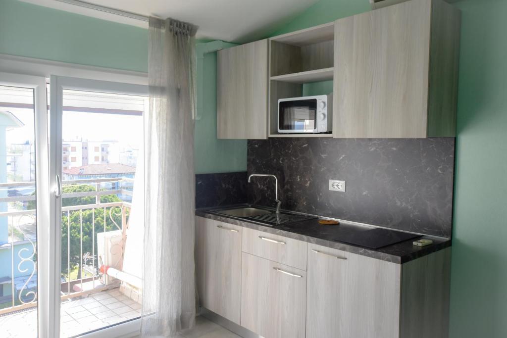 Kuchyň nebo kuchyňský kout v ubytování Hotel Bahamas