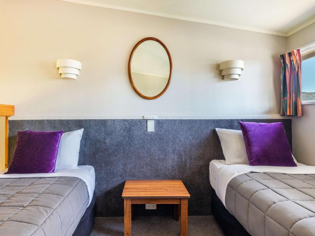 Postel nebo postele na pokoji v ubytování Turangi Leisure Lodge
