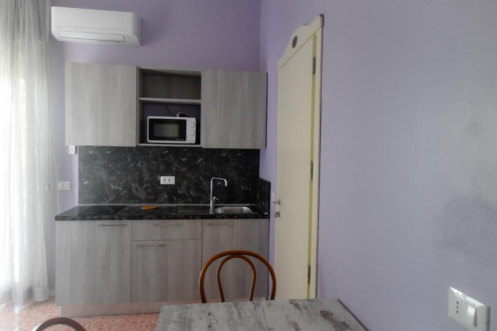 Kuchyň nebo kuchyňský kout v ubytování Hotel Bahamas