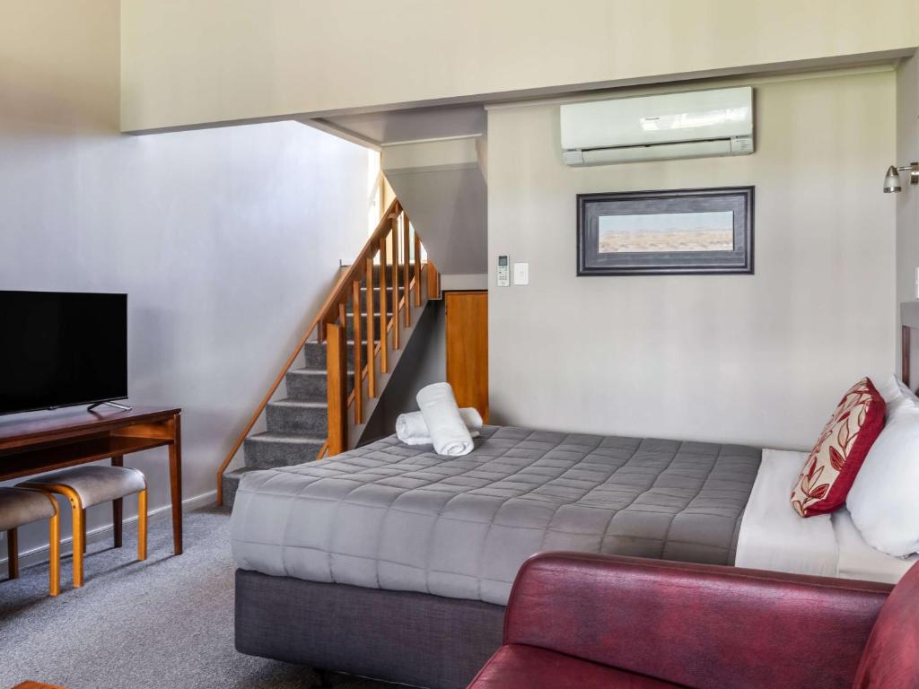 TV a/nebo společenská místnost v ubytování Turangi Leisure Lodge