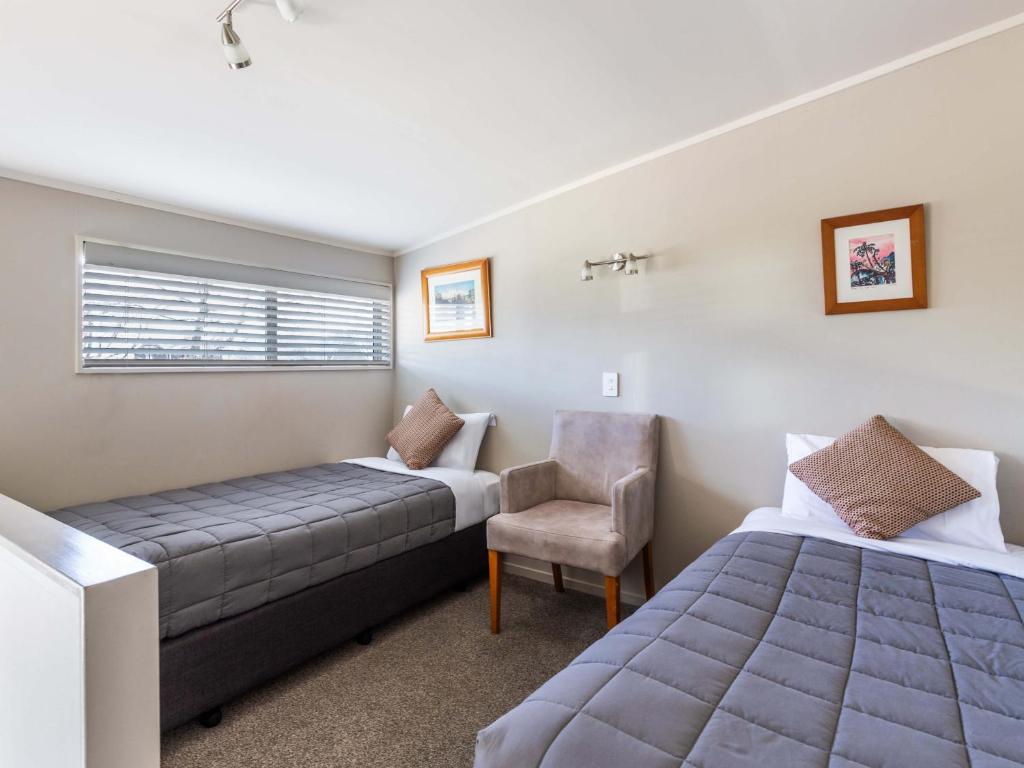 Postel nebo postele na pokoji v ubytování Turangi Leisure Lodge
