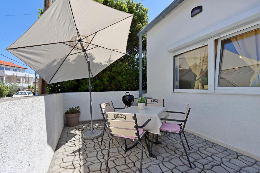 Holiday house with a parking space Novi Vinodolski - 17533