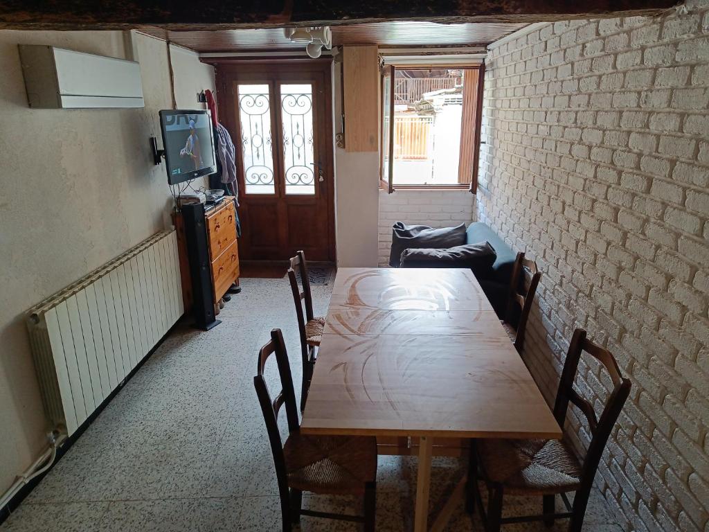 Kuchyň nebo kuchyňský kout v ubytování Maison Ancienne Albies