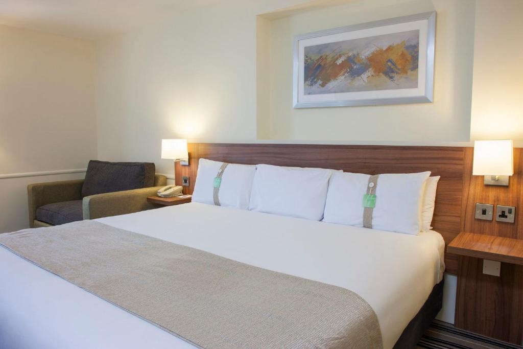 Postel nebo postele na pokoji v ubytování Holiday Inn Leeds-Wakefield M1 Jct40 by IHG