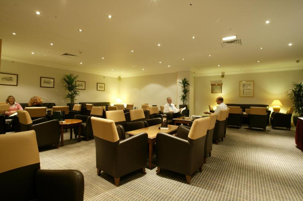 Posezení v ubytování Holiday Inn Leeds-Wakefield M1 Jct40 by IHG