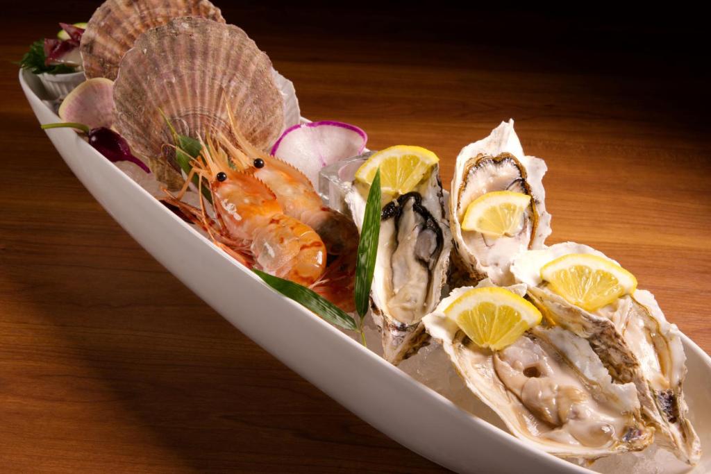 旅館の敷地内または近くでの食事または食べ物